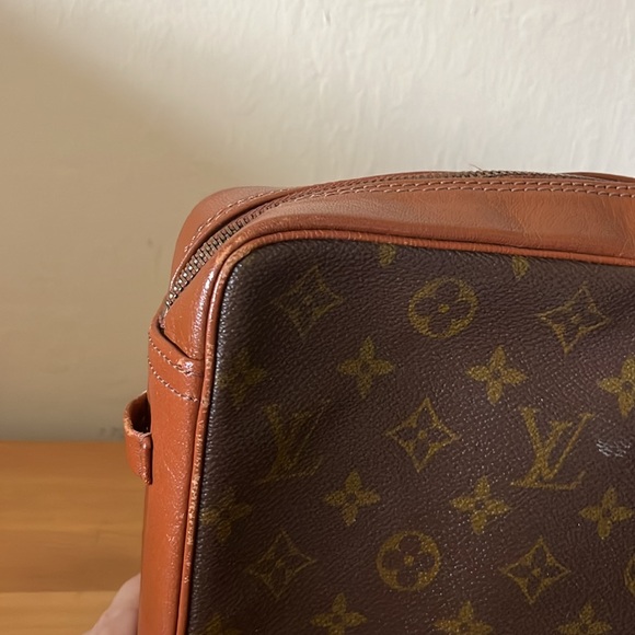 Vintage Louis Vuitton rectangular crossbody, strap missing, zipper separation - Picture 10 of 15